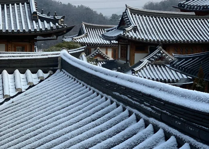 Hanok Accommodation-north Korea Mountain View, Vintage Furniture, Stylish Design, Emotional Accommodation, After Work Trip, Eupyeong Hanok Village Pousada *